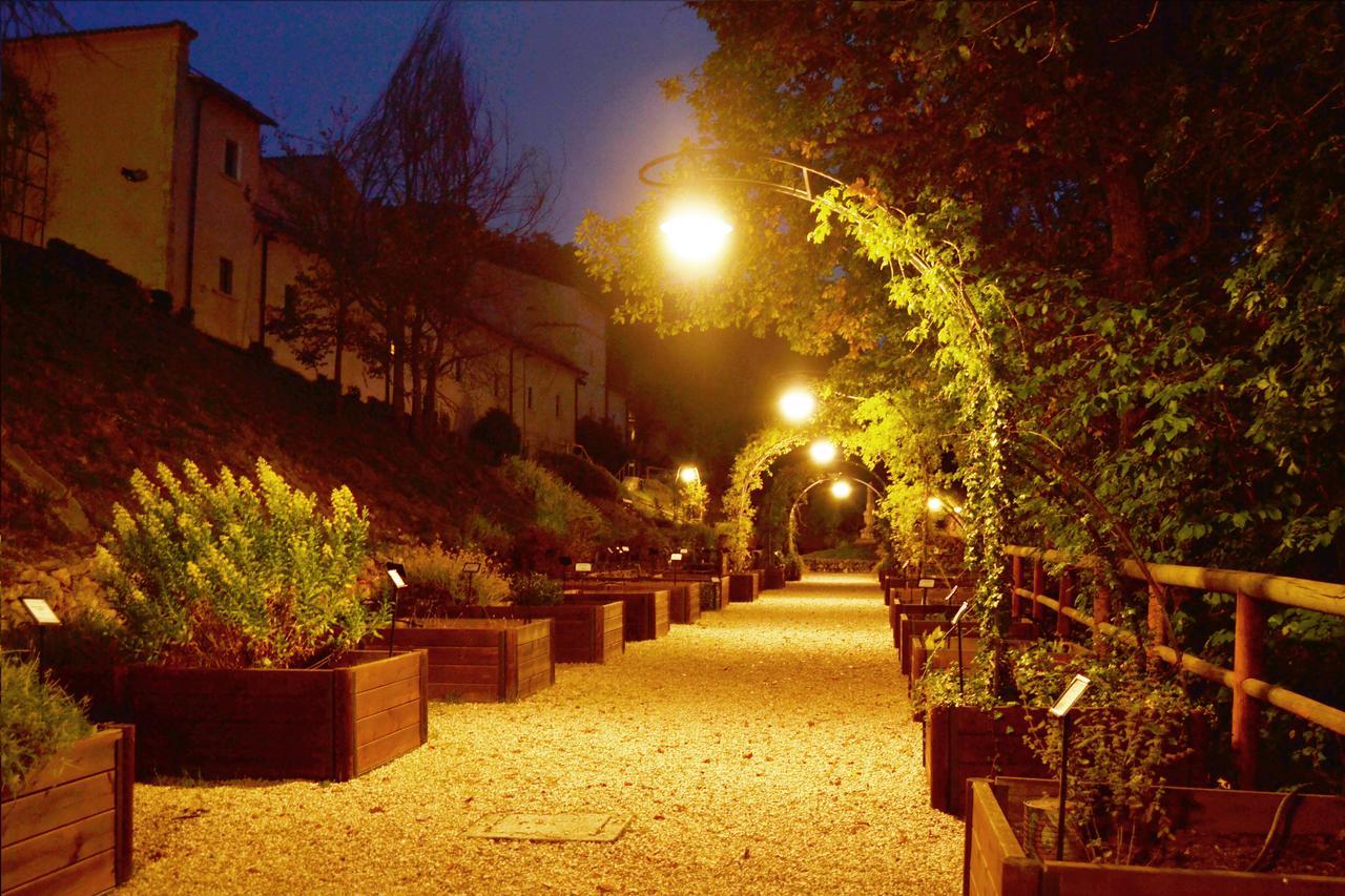 Convento Di San Colombo Hotell Santo Stefano Di Sessanio Exteriör bild