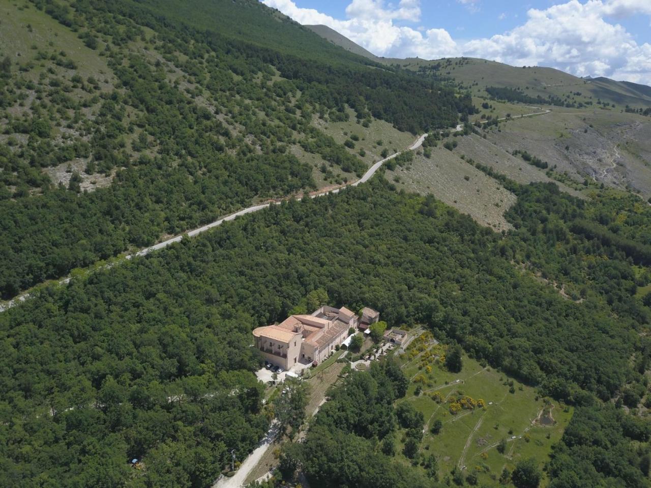 Convento Di San Colombo Hotell Santo Stefano Di Sessanio Exteriör bild